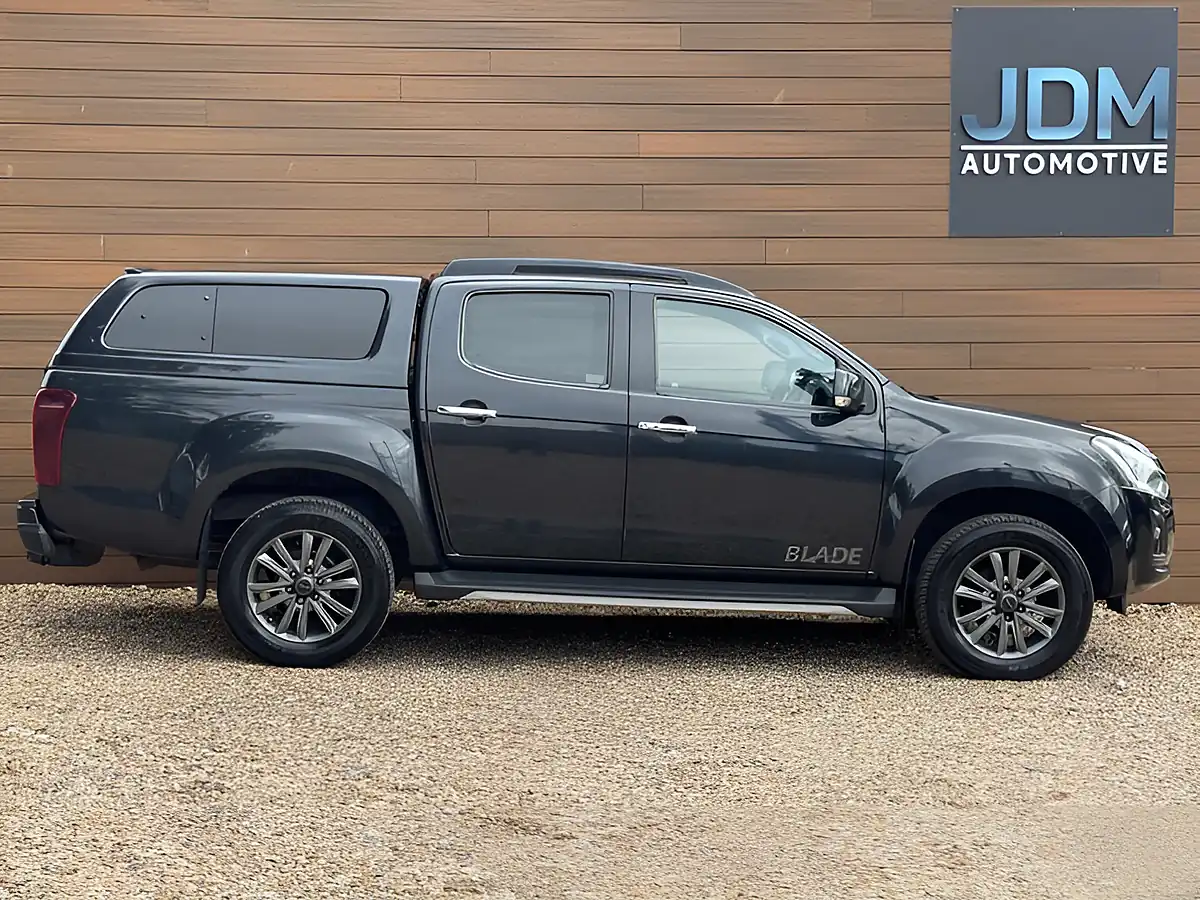 Used 2019 Isuzu D-Max Blade Black - Interior and Exterior details 2