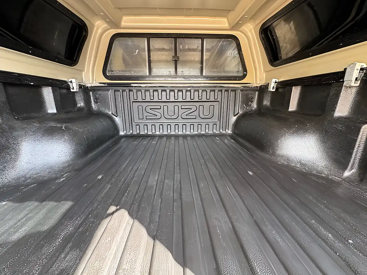 Used 2019 Isuzu D-Max Blade Black - Interior and Exterior details 5