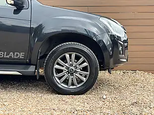 Used 2019 Isuzu D-Max Blade Black - Interior and Exterior details 9