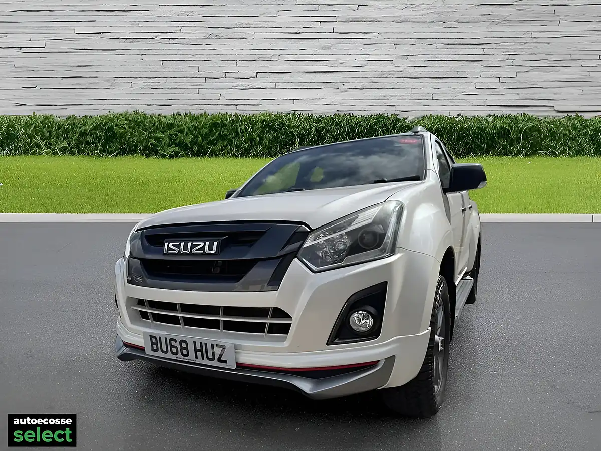 Used 2019 Isuzu D-Max Blade White - Interior and Exterior details 12