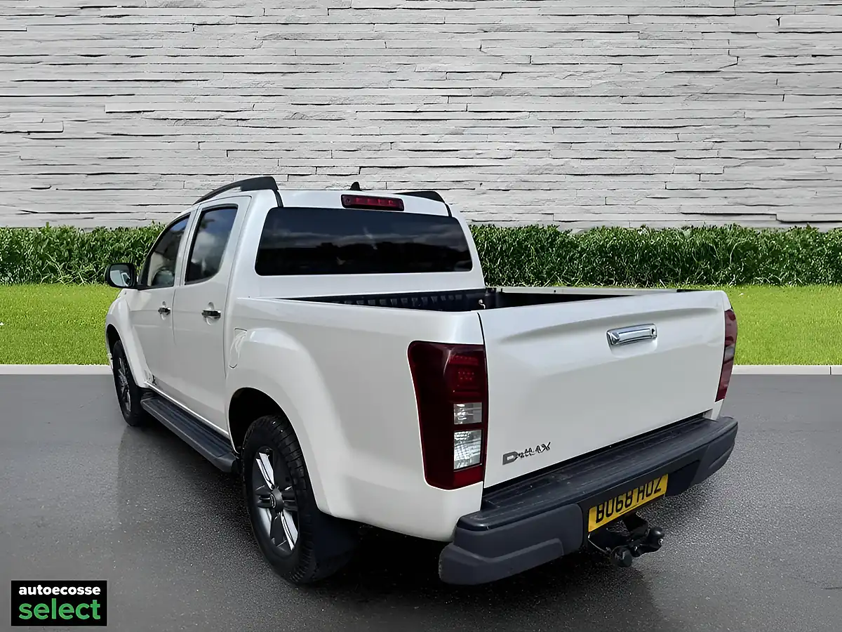 Used 2019 Isuzu D-Max Blade White - Interior and Exterior details 13