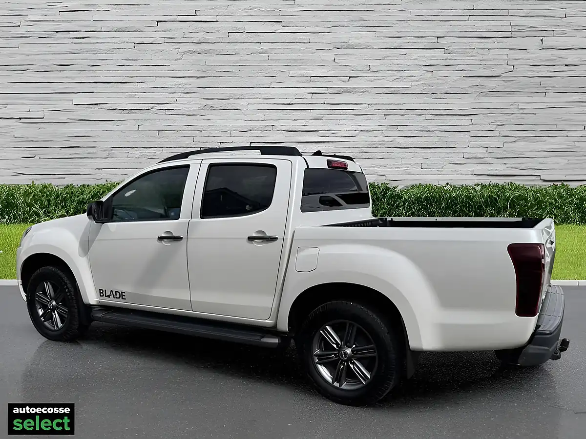 Used 2019 Isuzu D-Max Blade White - Interior and Exterior details 14