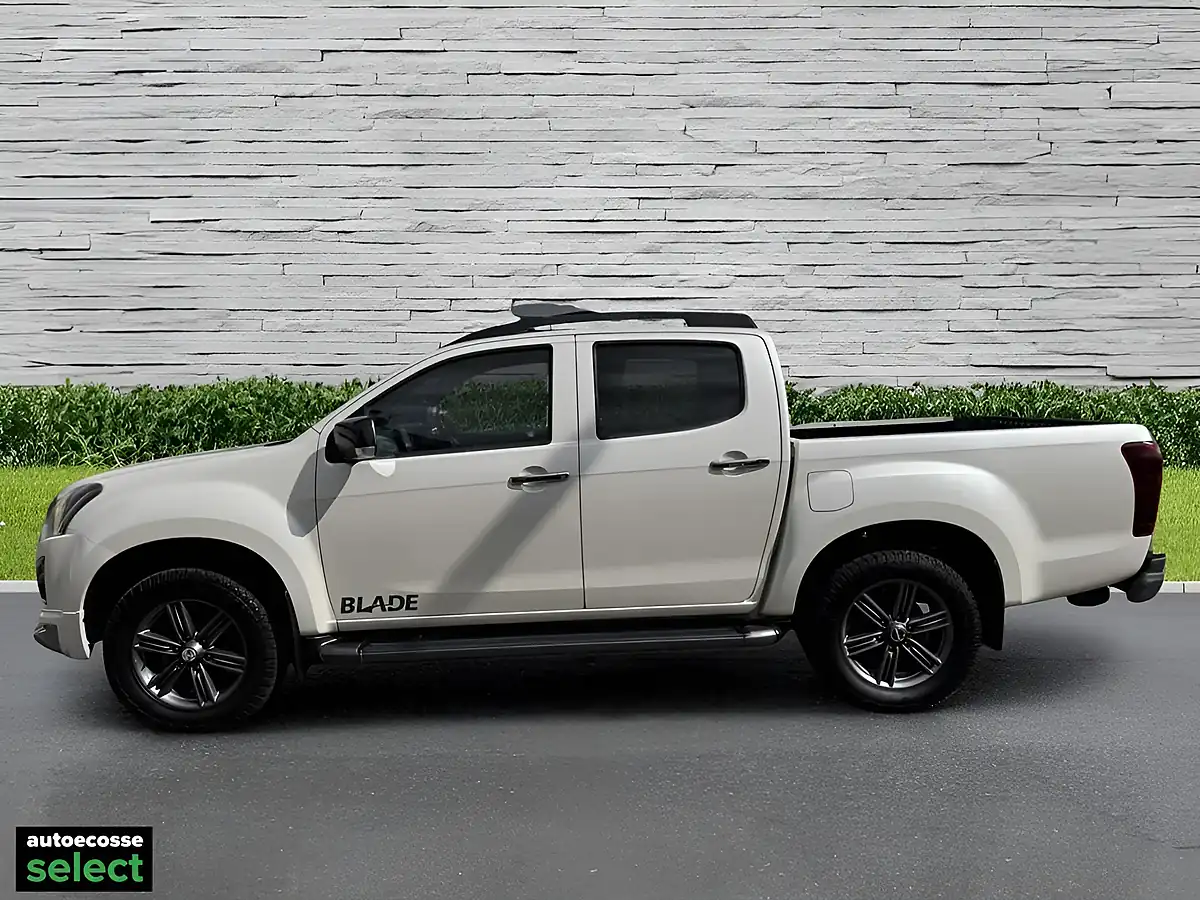 Used 2019 Isuzu D-Max Blade White - Interior and Exterior details 15