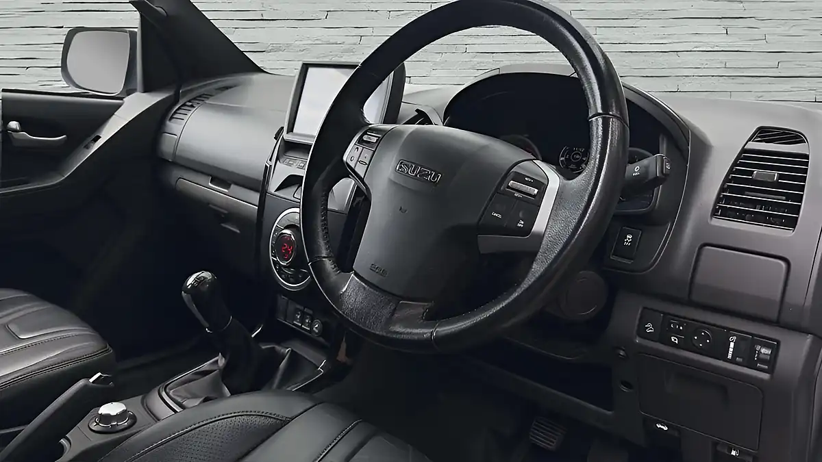 Used 2019 Isuzu D-Max Blade White - Interior and Exterior details 19