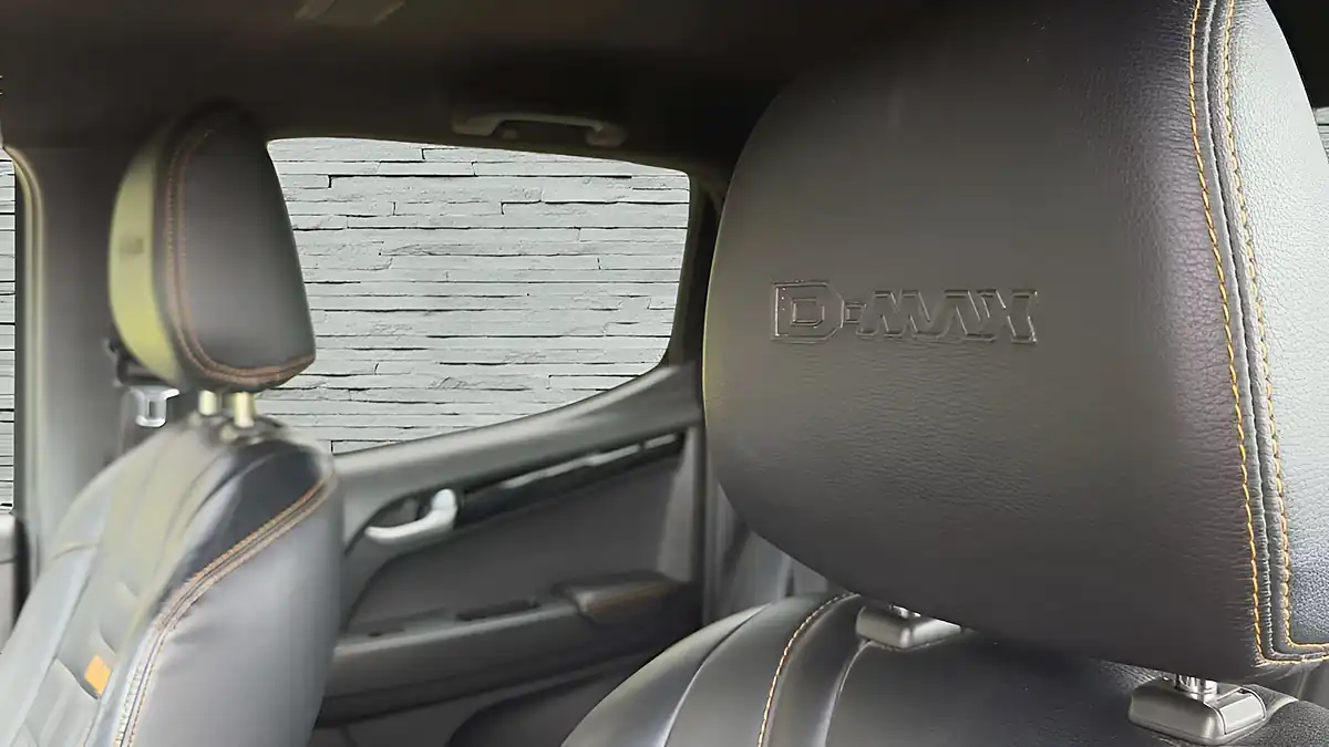 Used 2019 Isuzu D-Max Blade White - Interior and Exterior details 20