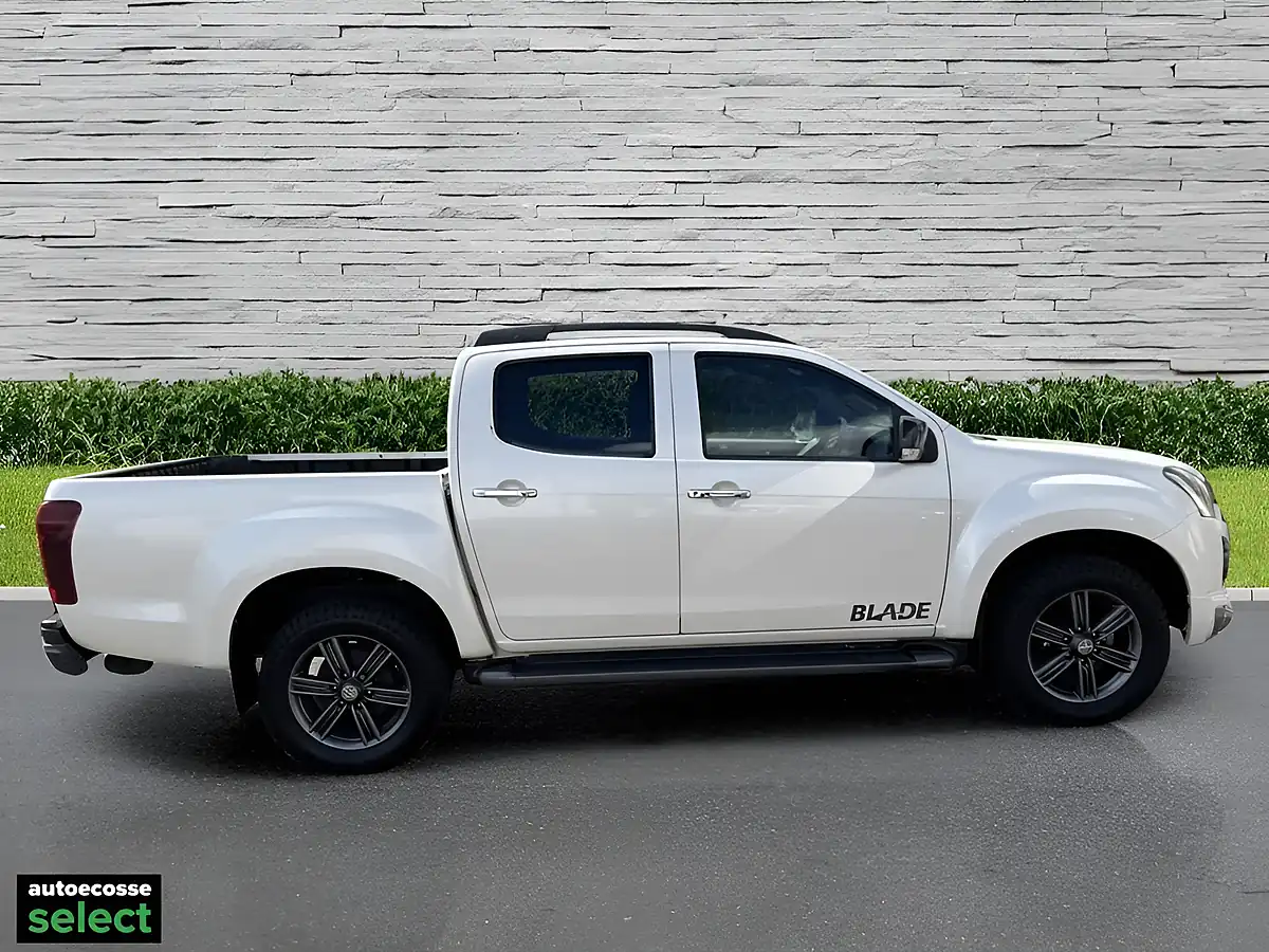 Used 2019 Isuzu D-Max Blade White - Interior and Exterior details 4