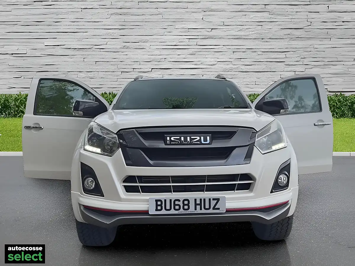 Used 2019 Isuzu D-Max Blade White - Interior and Exterior details 5