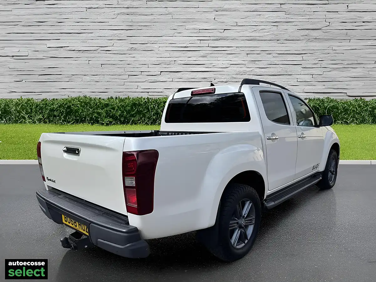 Used 2019 Isuzu D-Max Blade White - Interior and Exterior details 6