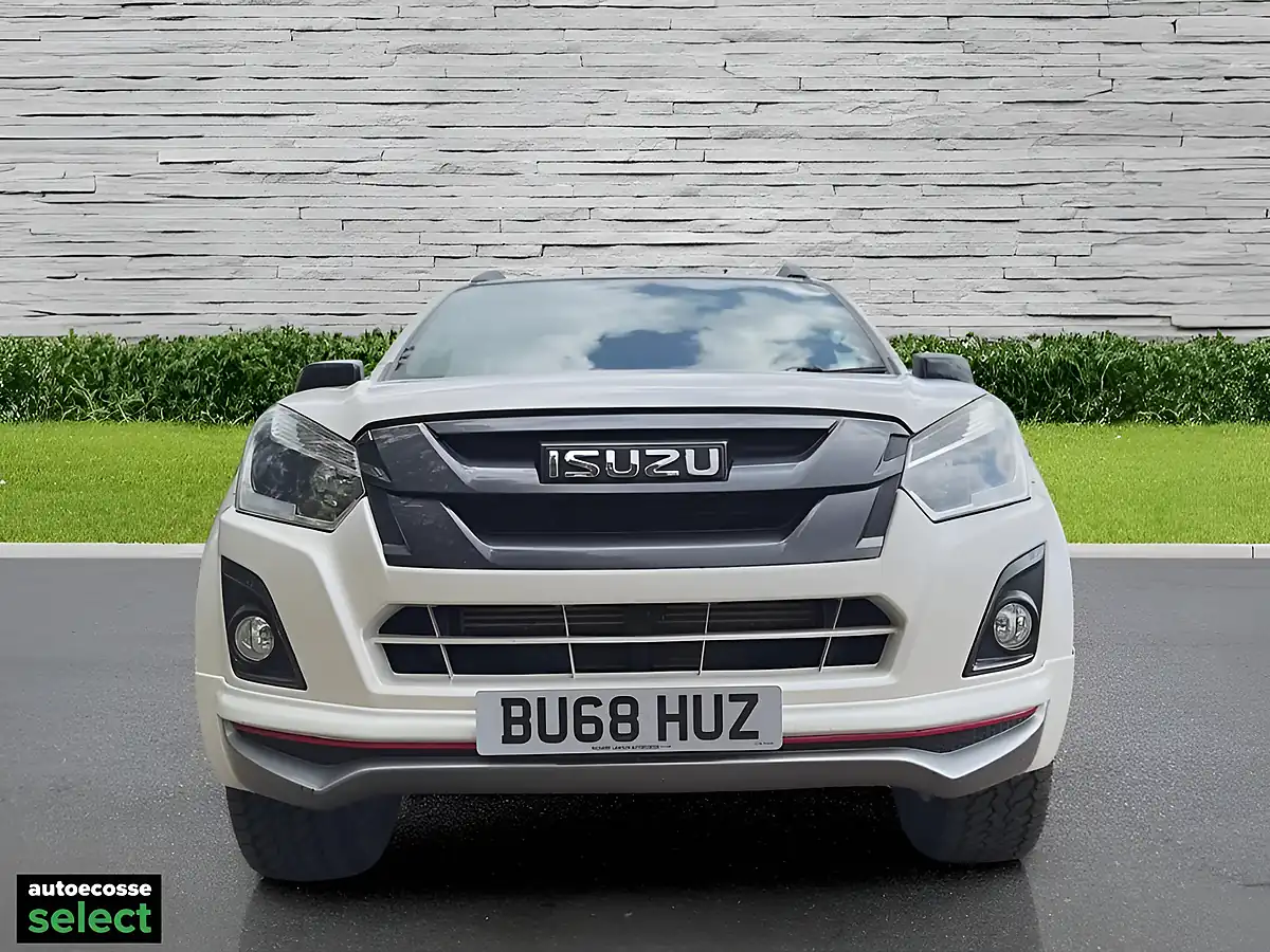 Used 2019 Isuzu D-Max Blade White - Interior and Exterior details 8