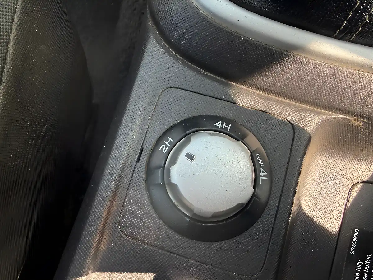 Used 2019 Isuzu D-Max Eiger Grey - Interior and Exterior details 13