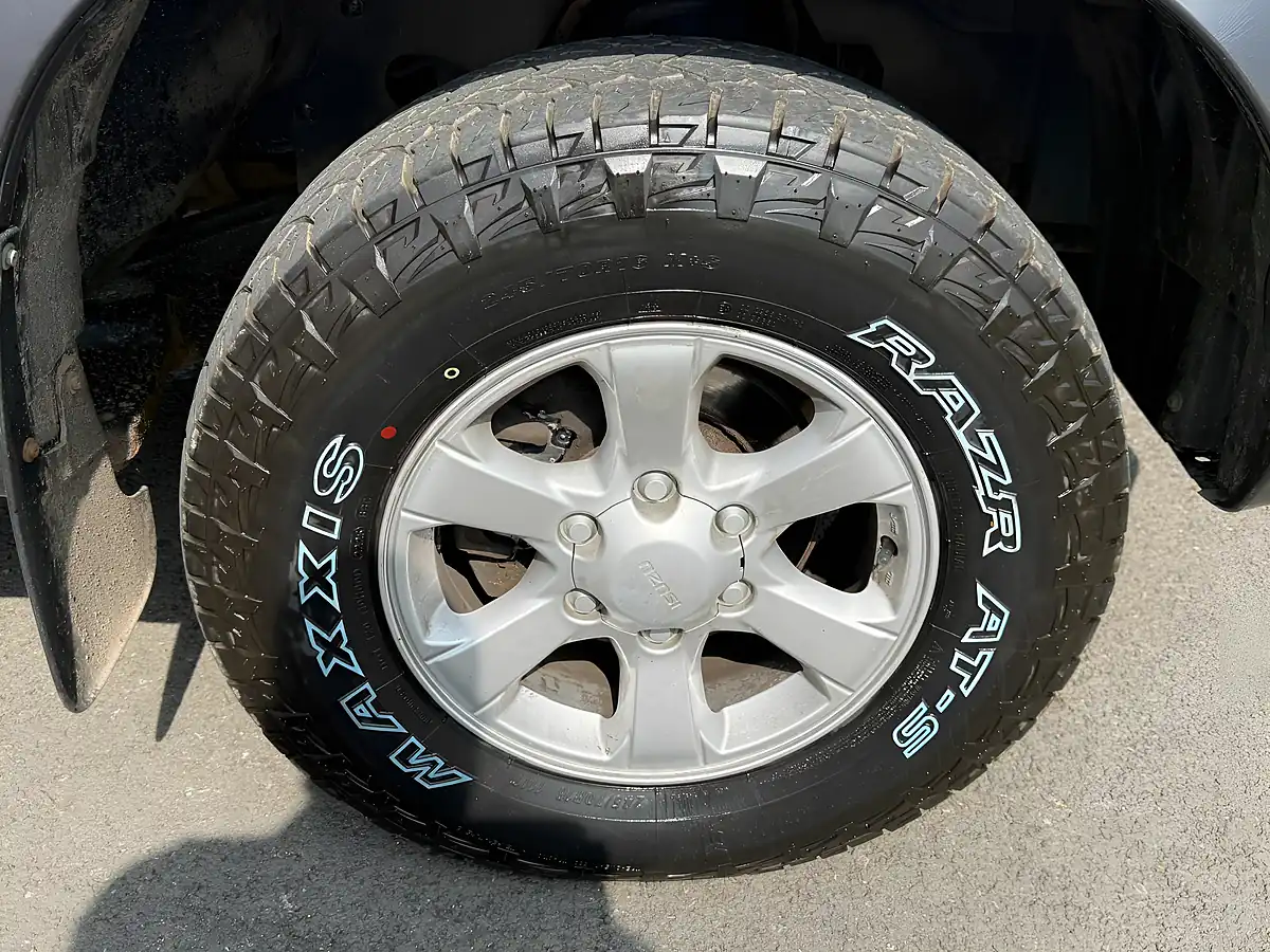 Used 2019 Isuzu D-Max Eiger Grey - Interior and Exterior details 15