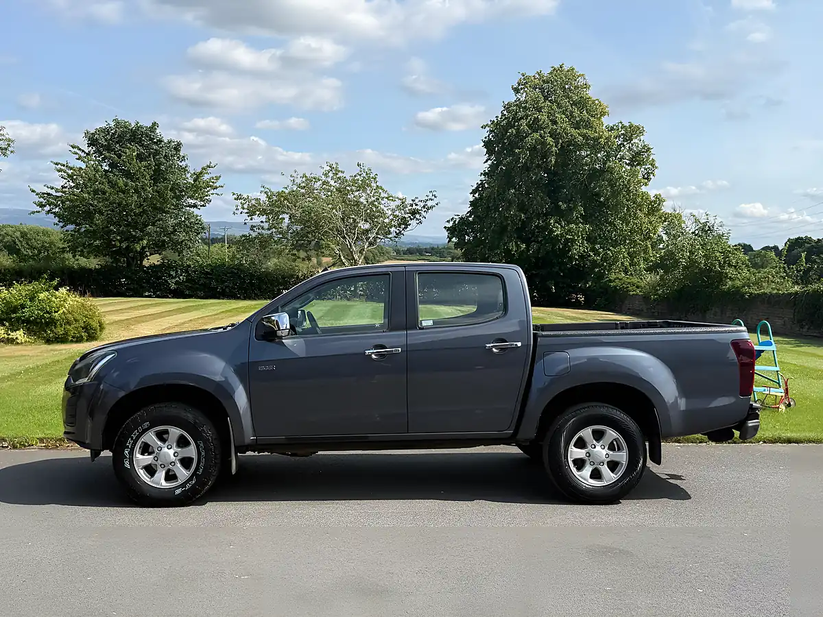 Used 2019 Isuzu D-Max Eiger Grey - Interior and Exterior details 3