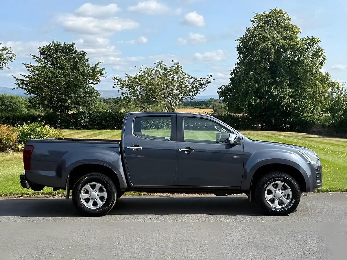 Used 2019 Isuzu D-Max Eiger Grey - Interior and Exterior details 4