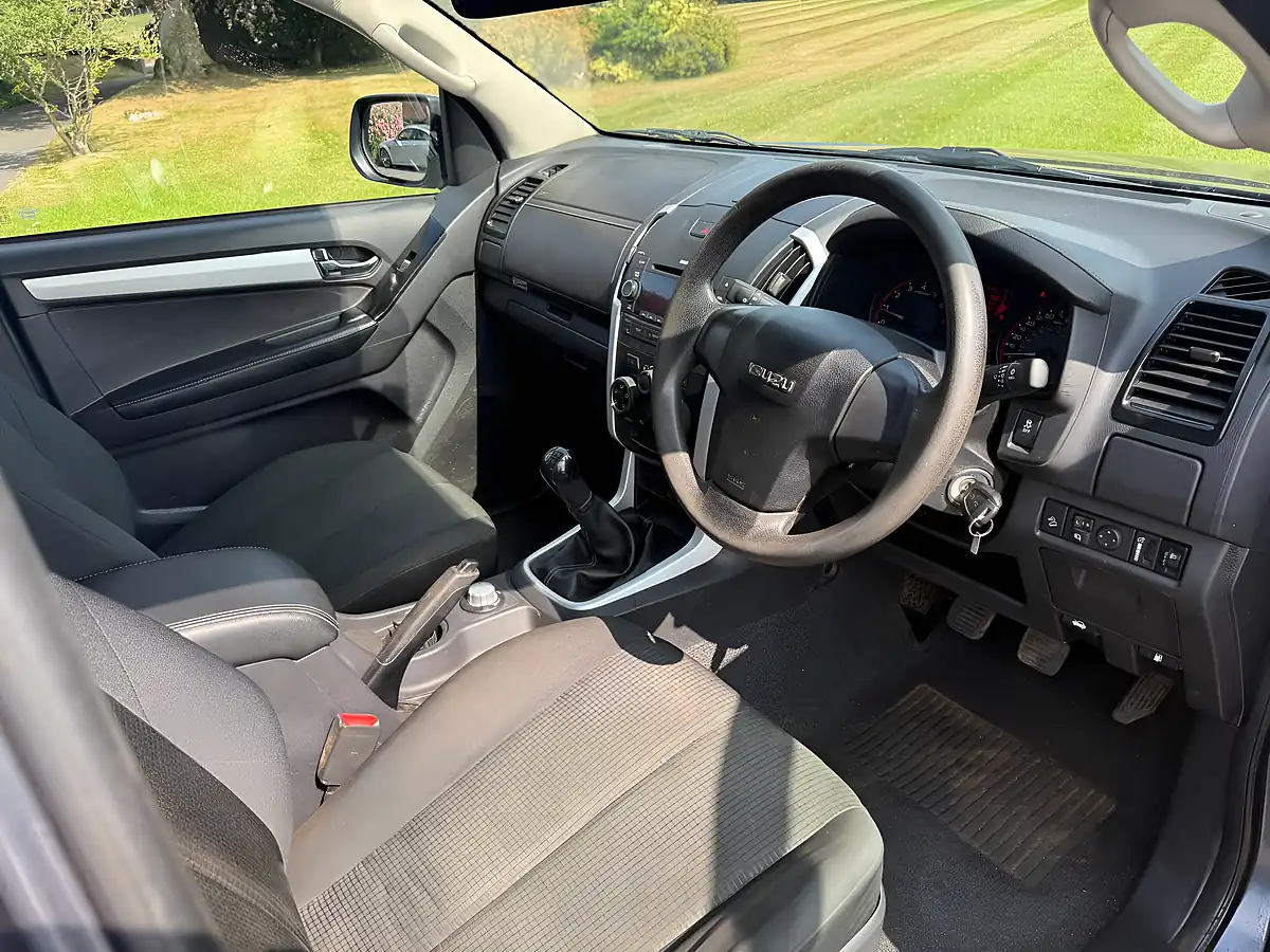 Used 2019 Isuzu D-Max Eiger Grey - Interior and Exterior details 8