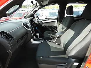 Used 2019 Isuzu D-Max Fury Red - Interior and Exterior details 10