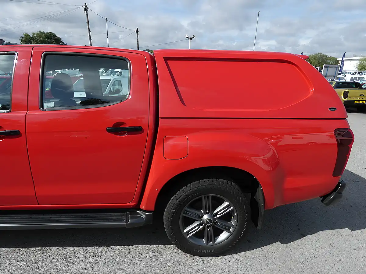 Used 2019 Isuzu D-Max Fury Red - Interior and Exterior details 12