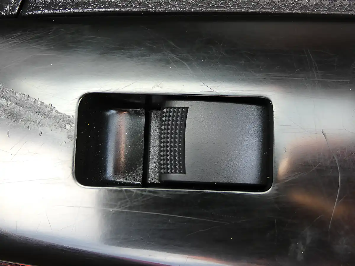 Used 2019 Isuzu D-Max Fury Red - Interior and Exterior details 16