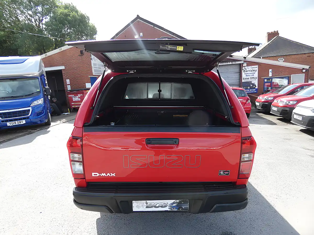 Used 2019 Isuzu D-Max Fury Red - Interior and Exterior details 17