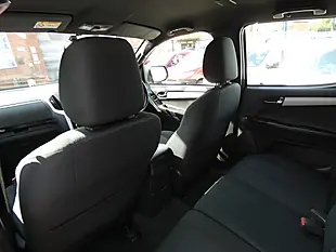 Used 2019 Isuzu D-Max Fury Red - Interior and Exterior details 18