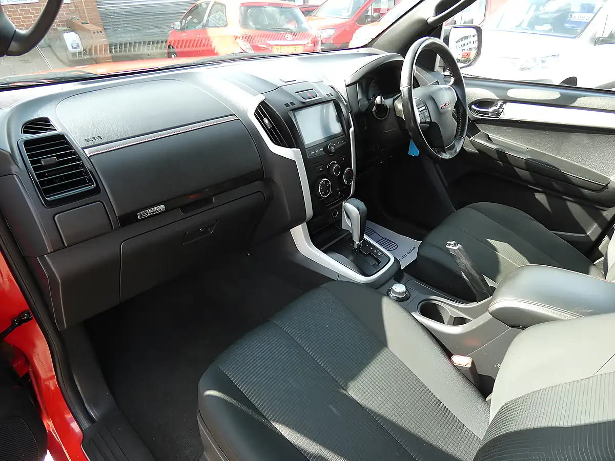 Used 2019 Isuzu D-Max Fury Red - Interior and Exterior details 19