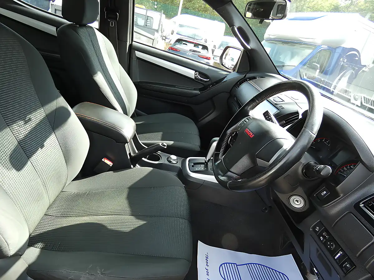 Used 2019 Isuzu D-Max Fury Red - Interior and Exterior details 2