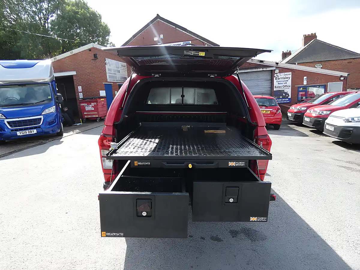 Used 2019 Isuzu D-Max Fury Red - Interior and Exterior details 3