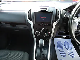 Used 2019 Isuzu D-Max Fury Red - Interior and Exterior details 8