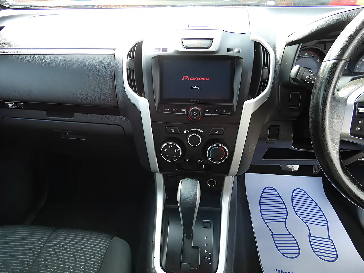 Used 2019 Isuzu D-Max Fury Red - Interior and Exterior details 8