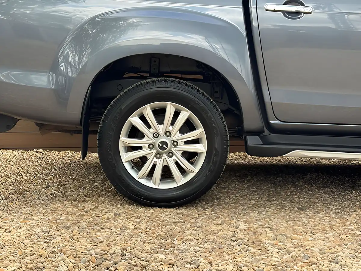 Used 2019 Isuzu D-Max Utah Auto 4WD Grey - Interior and Exterior details 12