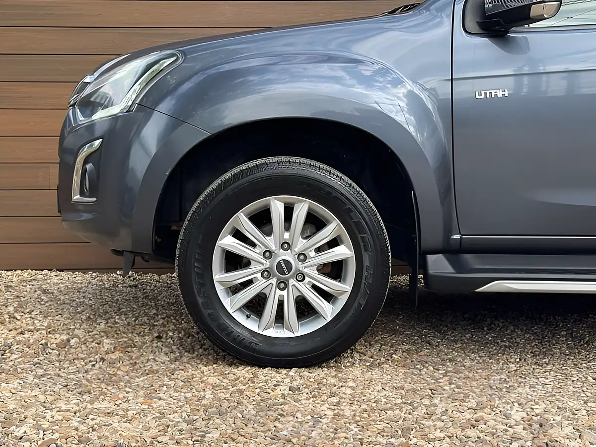 Used 2019 Isuzu D-Max Utah Auto 4WD Grey - Interior and Exterior details 13