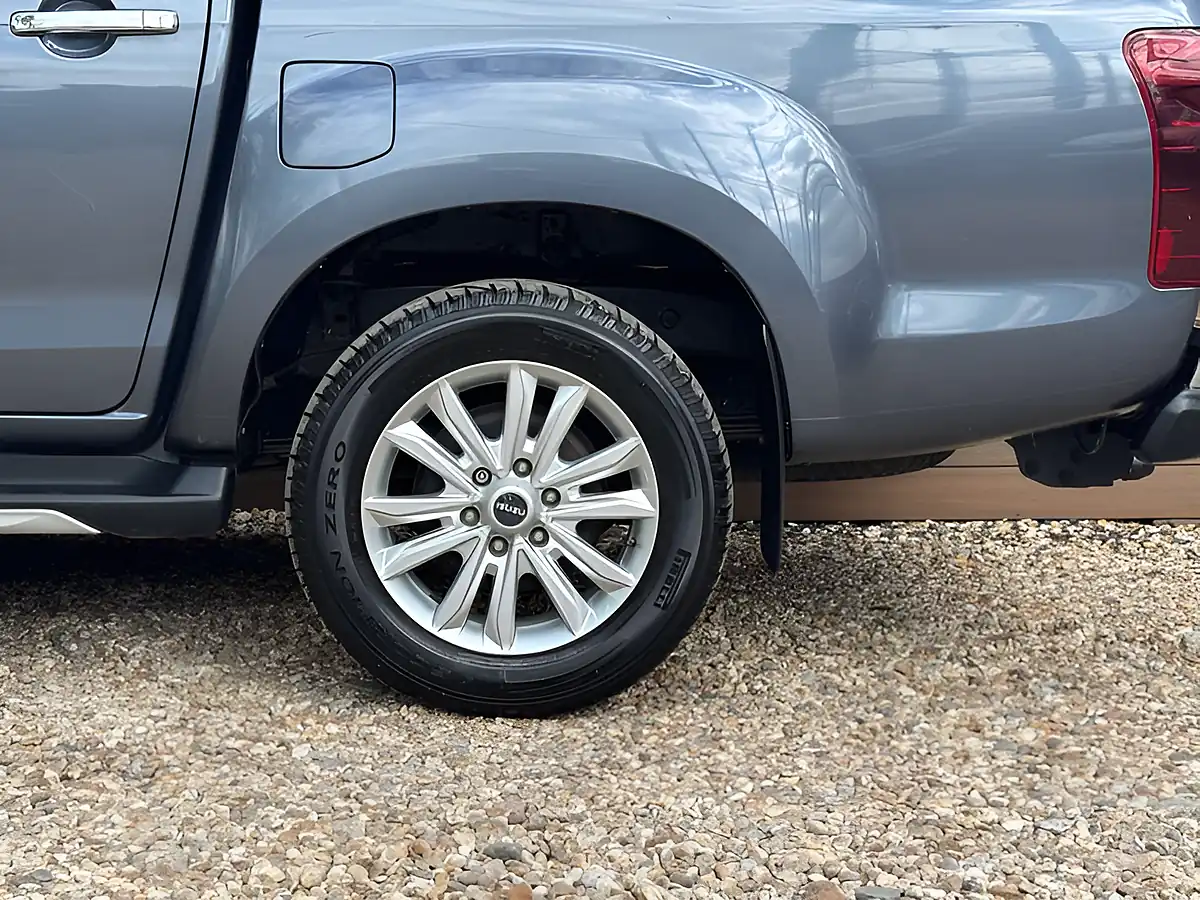 Used 2019 Isuzu D-Max Utah Auto 4WD Grey - Interior and Exterior details 14