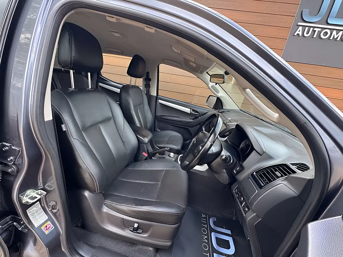 Used 2019 Isuzu D-Max Utah Auto 4WD Grey - Interior and Exterior details 15