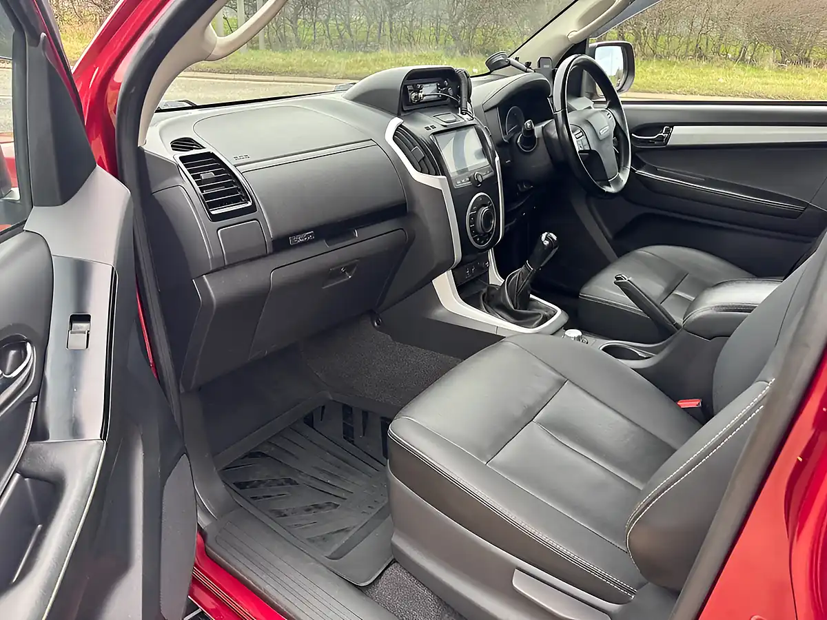 Used 2019 Isuzu D-Max Utah Double Cab Red - Interior and Exterior details 12