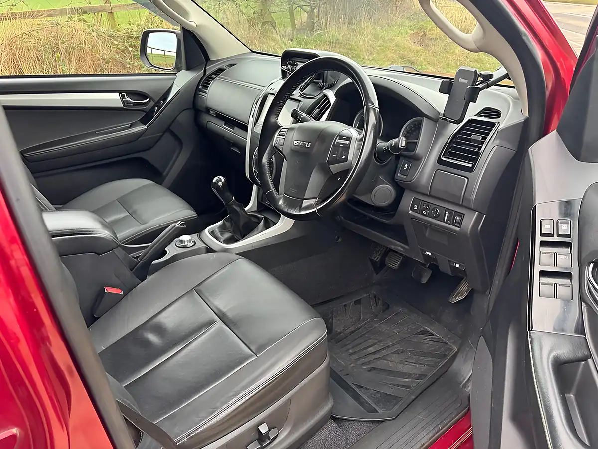 Used 2019 Isuzu D-Max Utah Double Cab Red - Interior and Exterior details 13