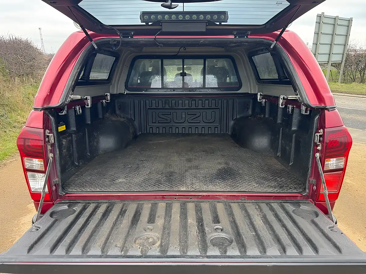 Used 2019 Isuzu D-Max Utah Double Cab Red - Interior and Exterior details 16