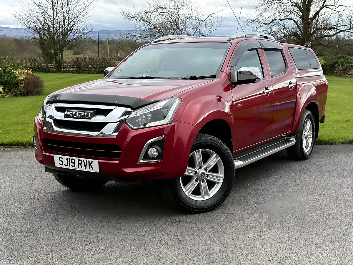 Used 2019 Isuzu D-Max Utah Double Cab Red - Interior and Exterior details 2