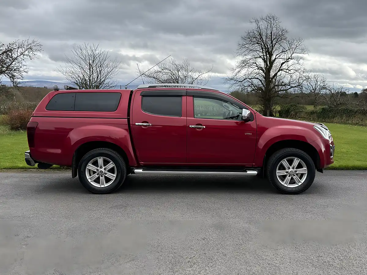 Used 2019 Isuzu D-Max Utah Double Cab Red - Interior and Exterior details 4