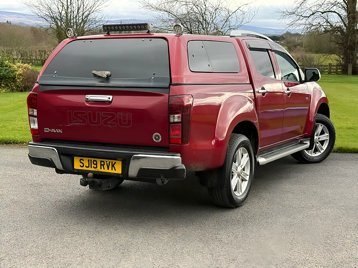 Used 2019 Isuzu D-Max Utah Double Cab Red - Interior and Exterior details 6