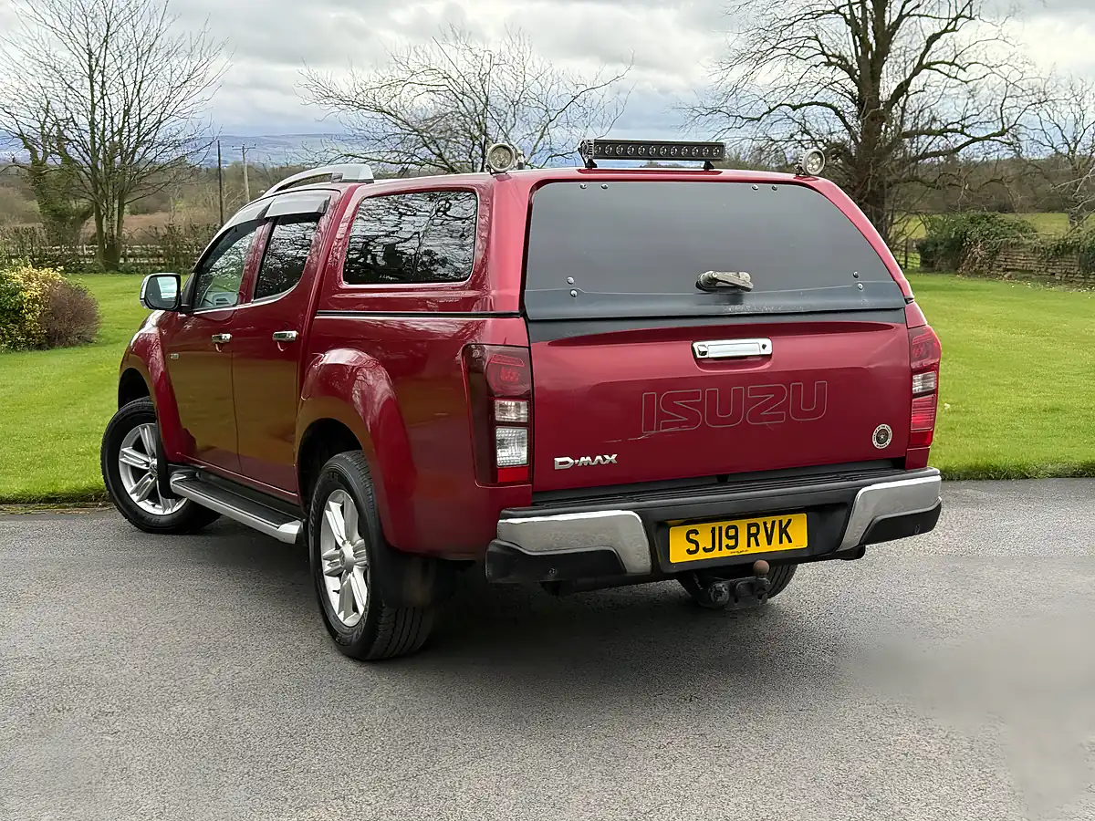 Used 2019 Isuzu D-Max Utah Double Cab Red - Interior and Exterior details 8