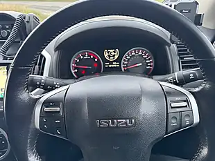 Used 2019 Isuzu D-Max Utah Double Cab Red - Interior and Exterior details 9