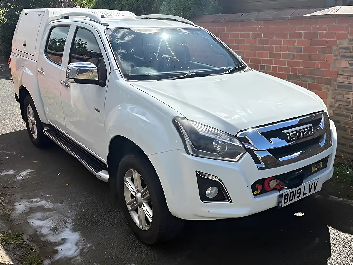 Used 2019 Isuzu D-Max Utha Pick-Up White - Front View