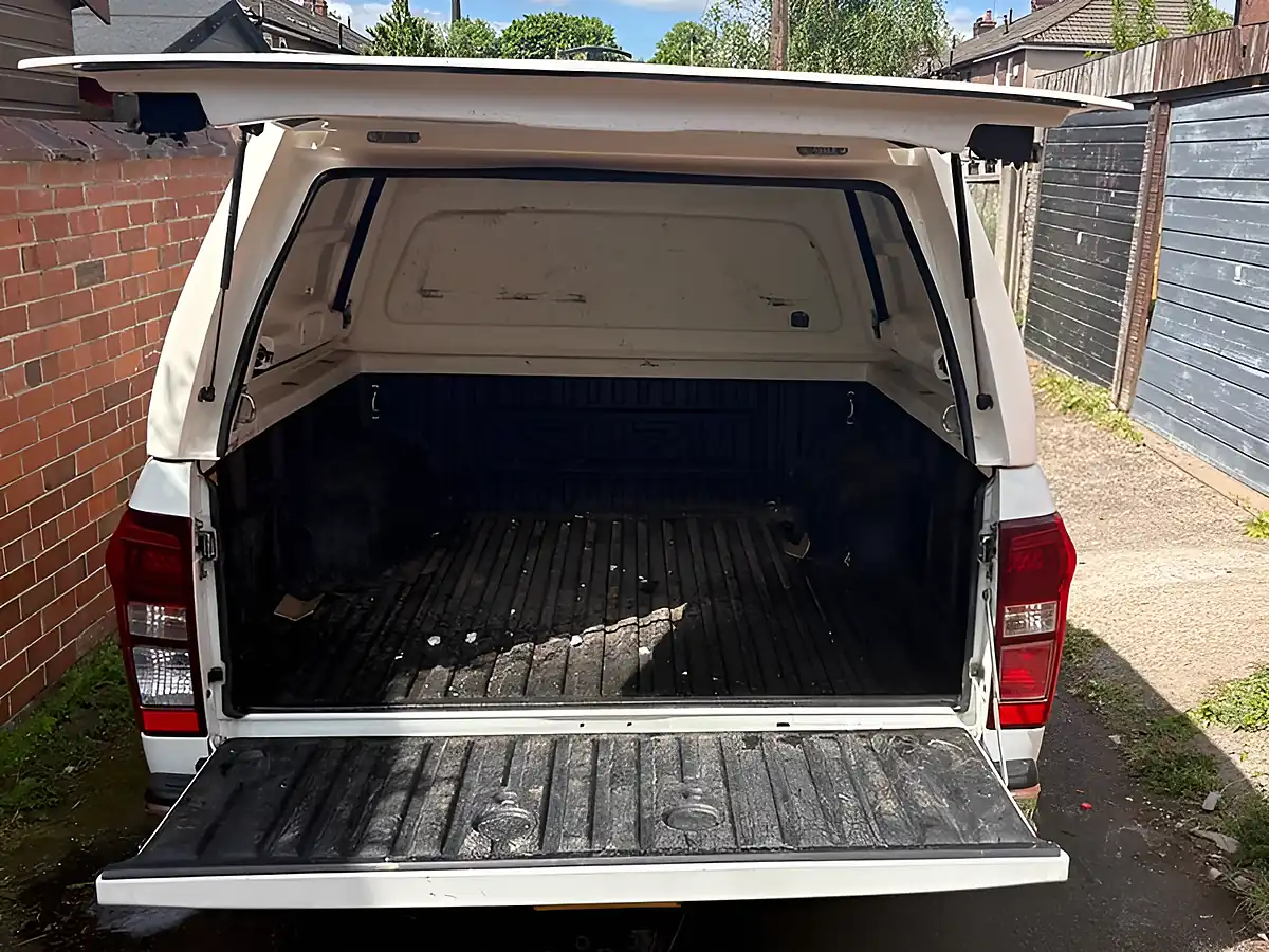 Used 2019 Isuzu D-Max Utha Pick-Up White - Interior and Exterior details 10