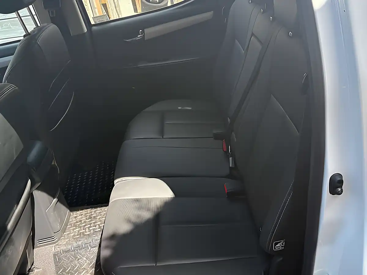 Used 2019 Isuzu D-Max Utha Pick-Up White - Interior and Exterior details 18