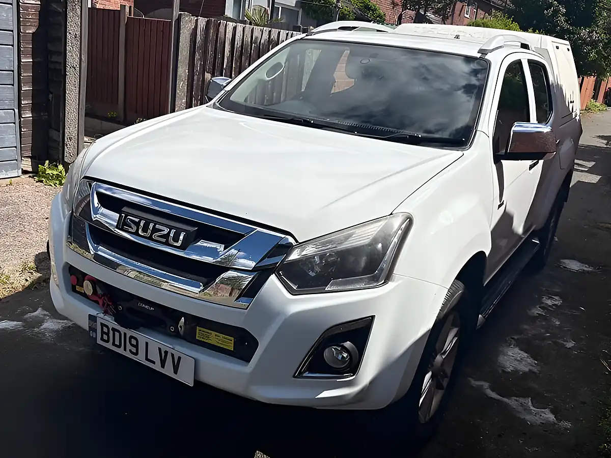 Used 2019 Isuzu D-Max Utha Pick-Up White - Interior and Exterior details 4