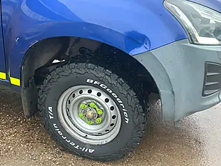 Used 2019 Isuzu D-Max Utility Blue - Interior and Exterior details 10