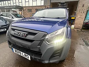 Used 2019 Isuzu D-Max Utility Blue - Interior and Exterior details 11