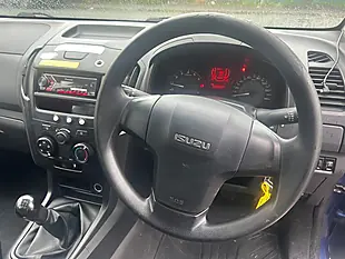 Used 2019 Isuzu D-Max Utility Blue - Interior and Exterior details 13