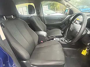Used 2019 Isuzu D-Max Utility Blue - Interior and Exterior details 14