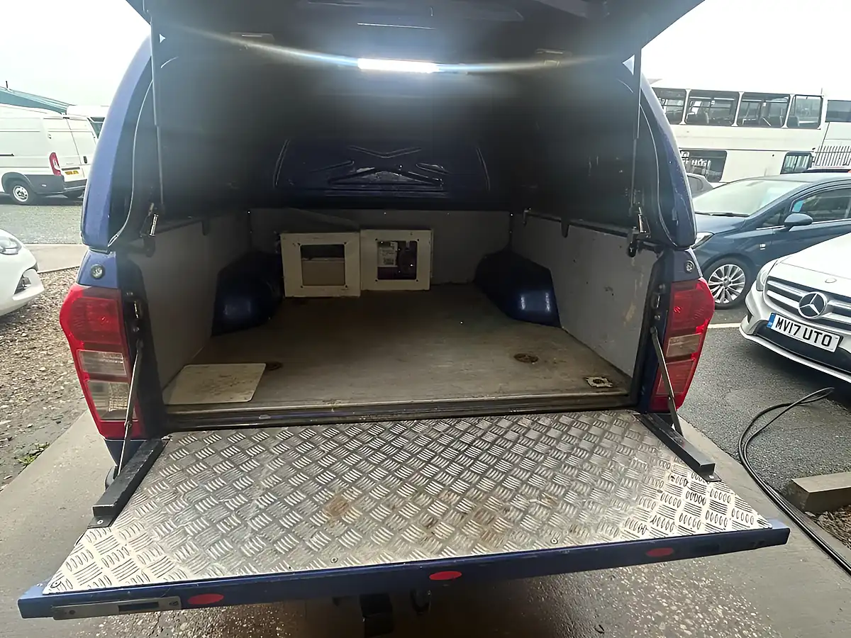 Used 2019 Isuzu D-Max Utility Blue - Interior and Exterior details 19