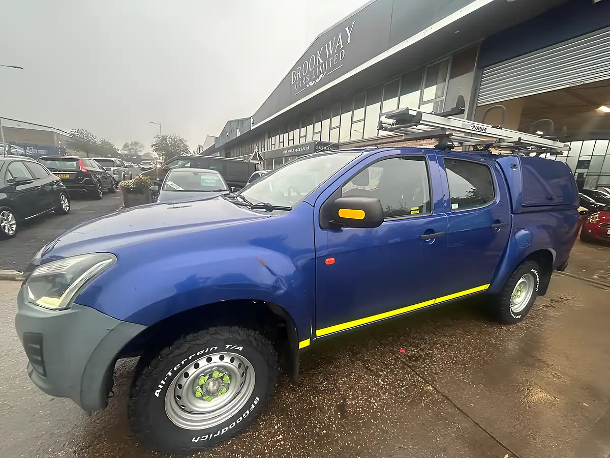 Used 2019 Isuzu D-Max Utility Blue - Interior and Exterior details 2